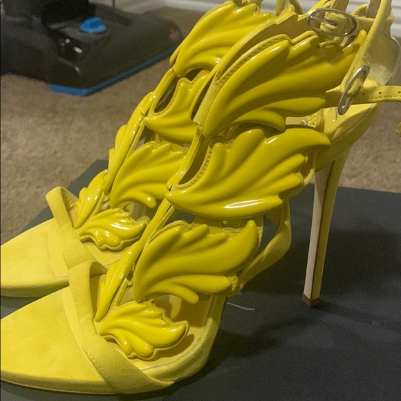 Canary yellow Giuseppe Cruels - Picture 4 of 4